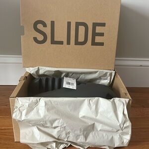 Yeezy Slides, Men’s 8 [Onyx]